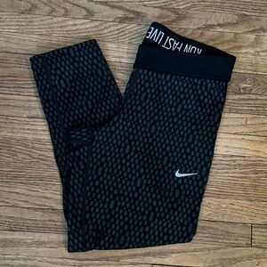 Women’s Nike Dri-Fit Capri Athletic Running Leggings